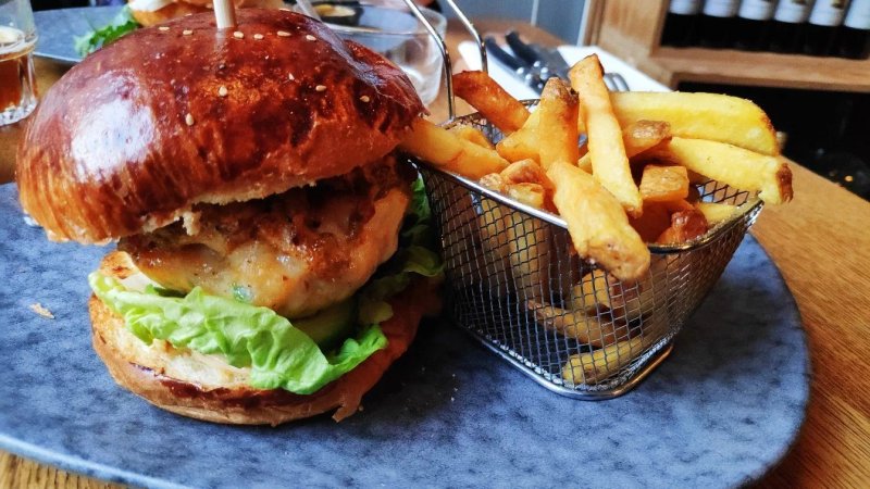 Iveau Burgers & Wijnbar