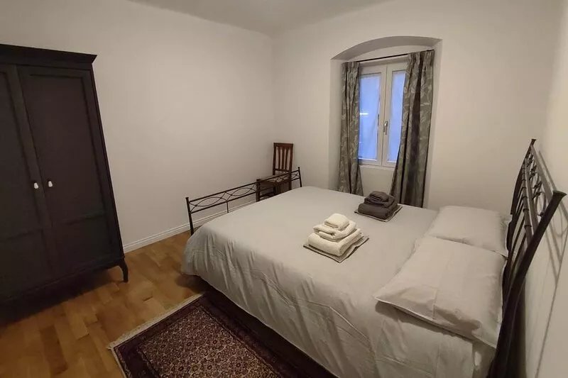 2-bedroom, 4-guest apartment in historic area of Trieste in 19th century style