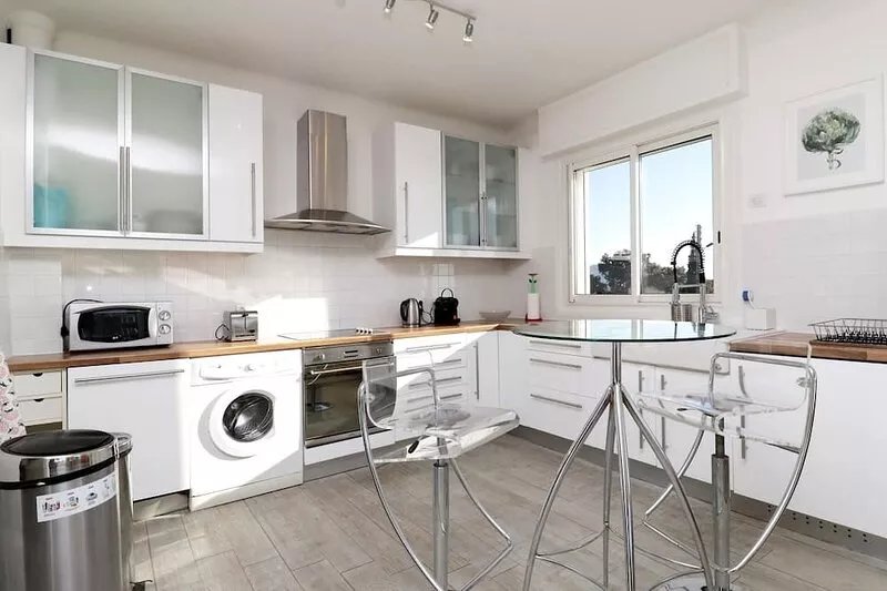 UNIQUE RESIDENTIAL LOCATION WITH FANTASTIC VIEW OF THE BAY OF CANNES- PROMO