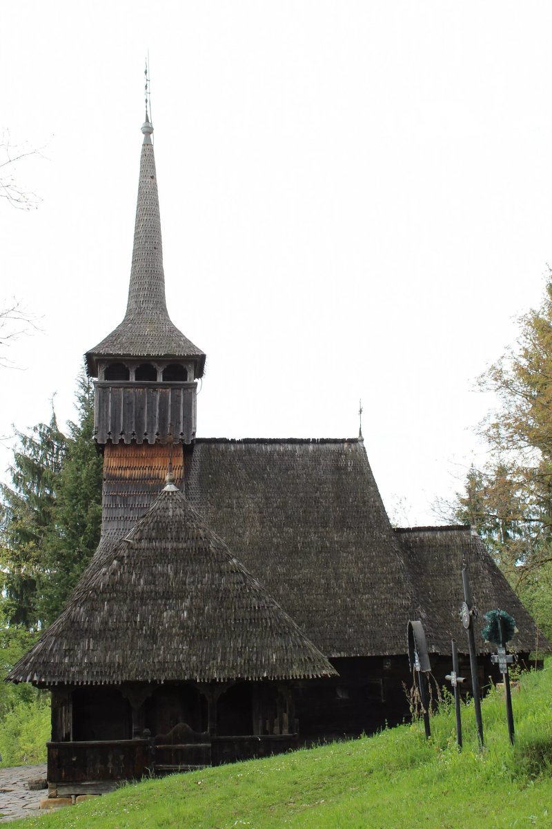 The wooden church in Calinesti Caieni