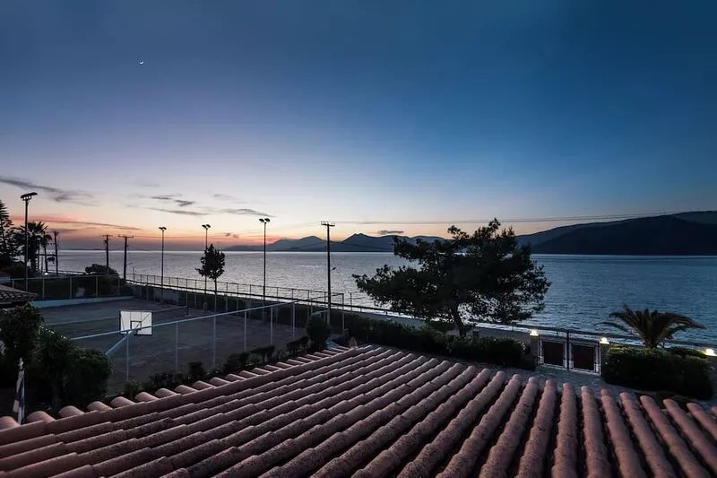 Stunning 3 stories Villa & Bungalow by the sea!