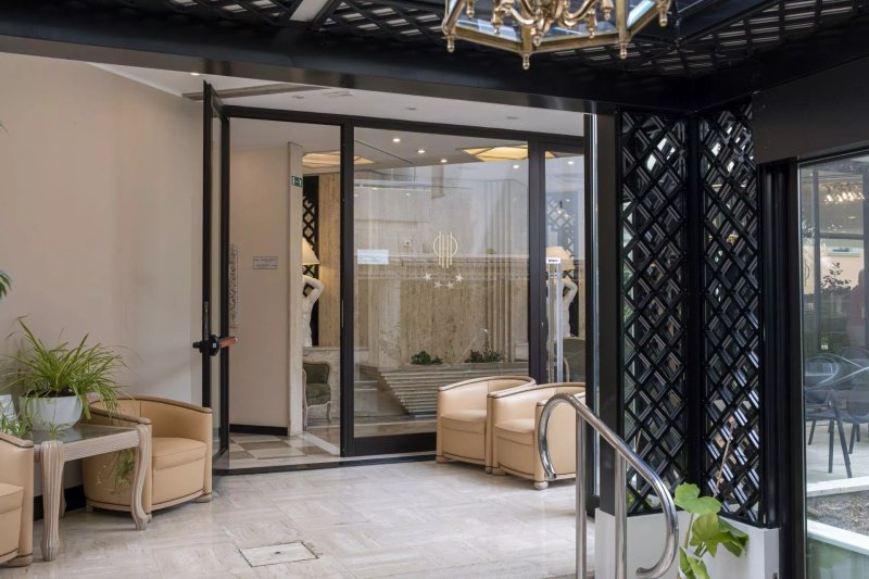 Hotel President- Vintage hotel in centro