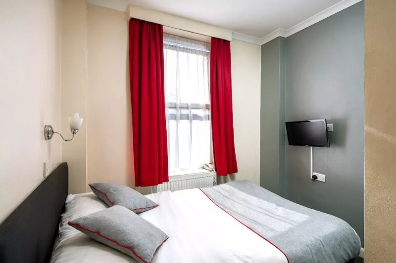 OYO New Dome Hotel