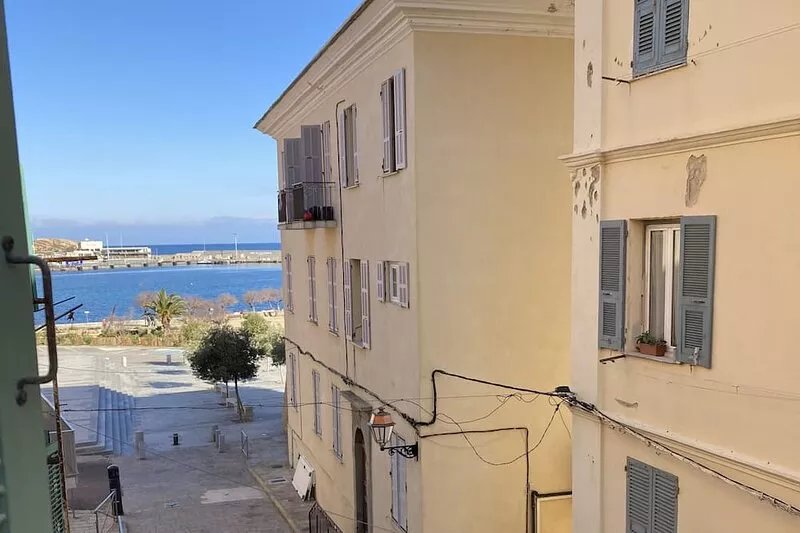 Typically Corsican apartment 3 minutes walk from the beach
