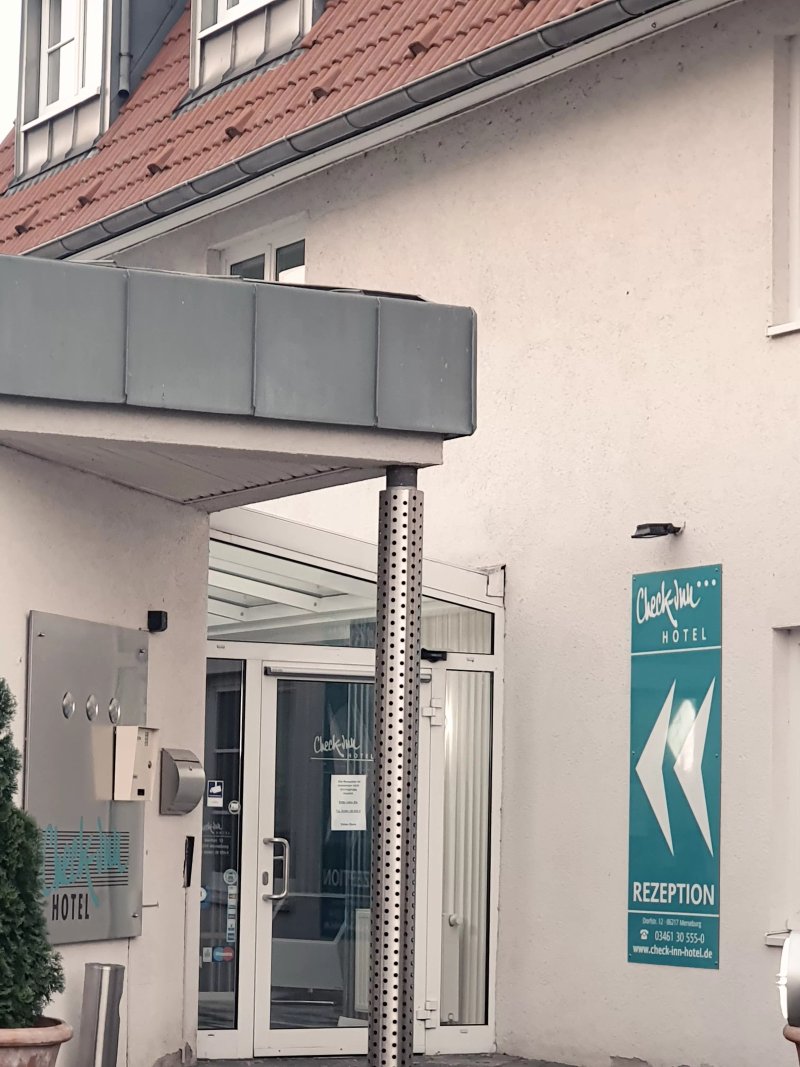 Check Inn Hotel