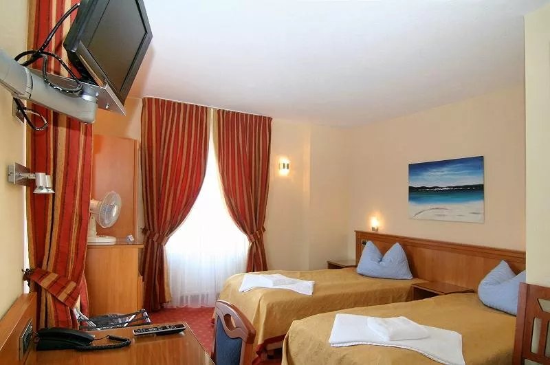 Hotel Axion