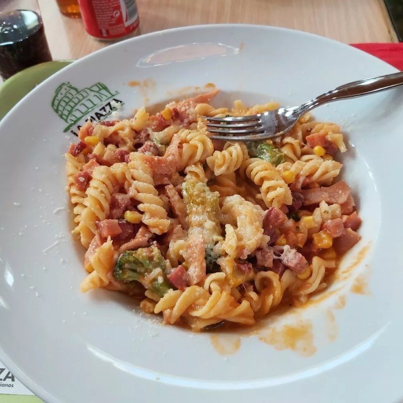 La Piazza Restaurantes Italianos