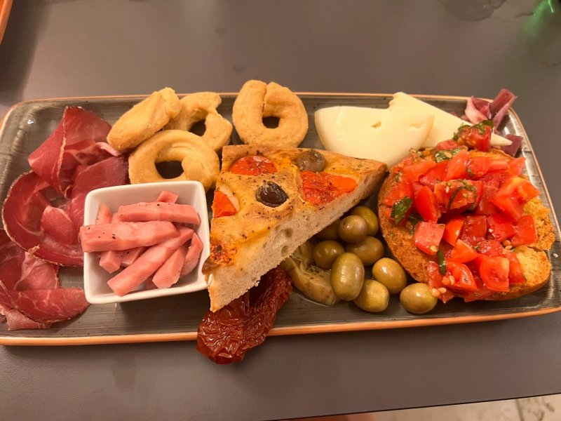 Pouja Gin & Food & Wine