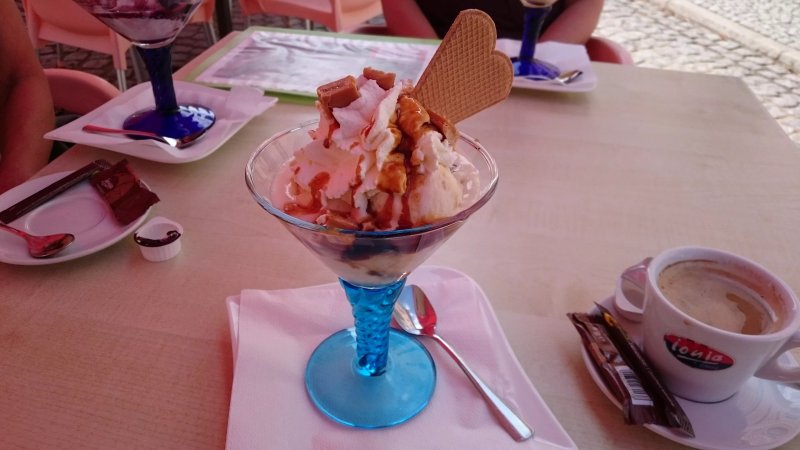 Eiscafe Cuore Di Panna