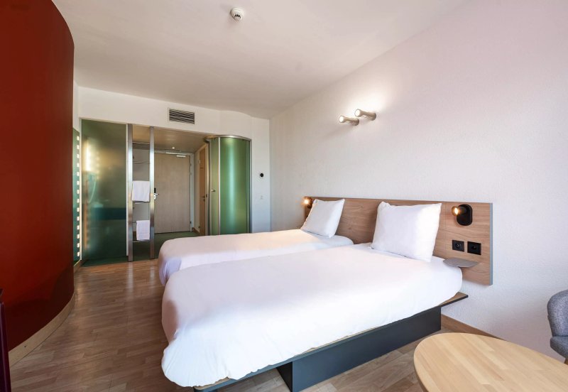 B&B HOTEL Lully 3 Lakes