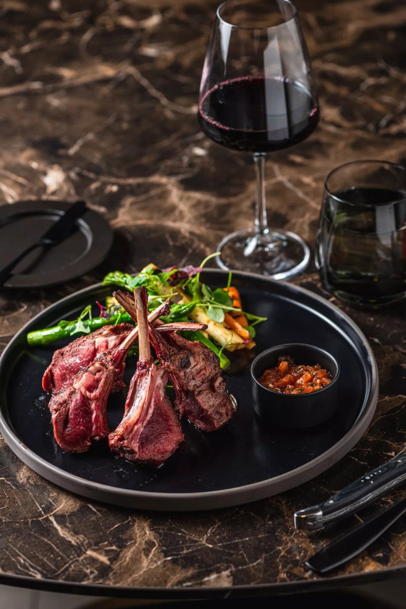 Nero Restaurant & Bar