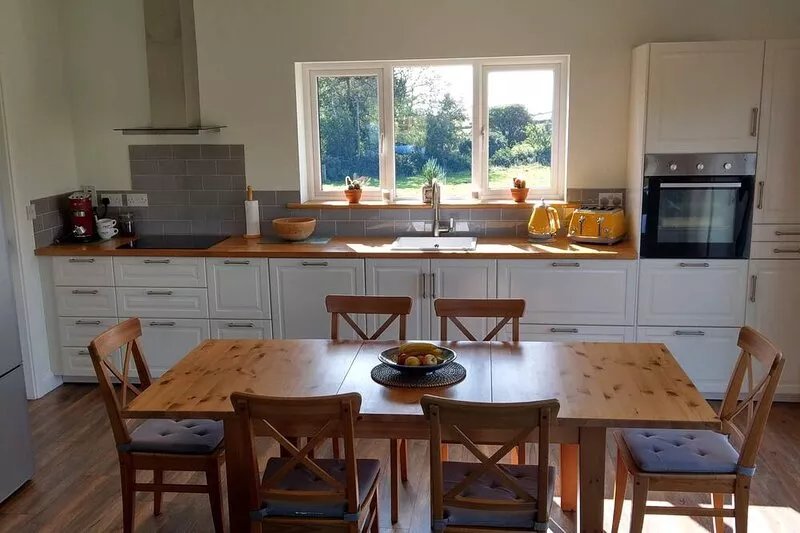 Beautiful new bungalow, close to Tinnaberna Beach