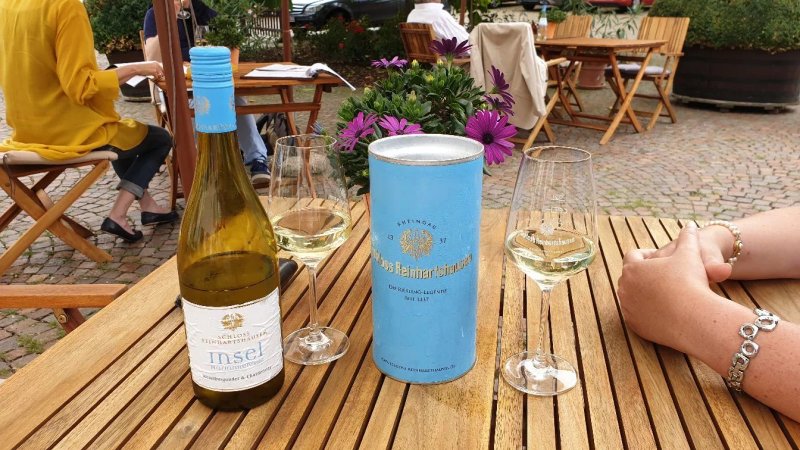 1337 Weinbar Schloss Reinhartshausen