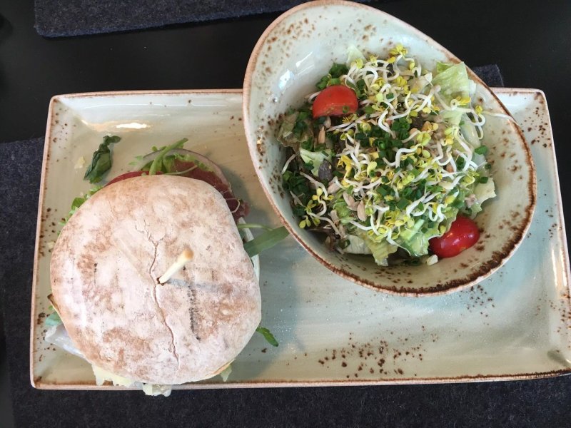 HANS IM GLUECK Burgergrill & Bar