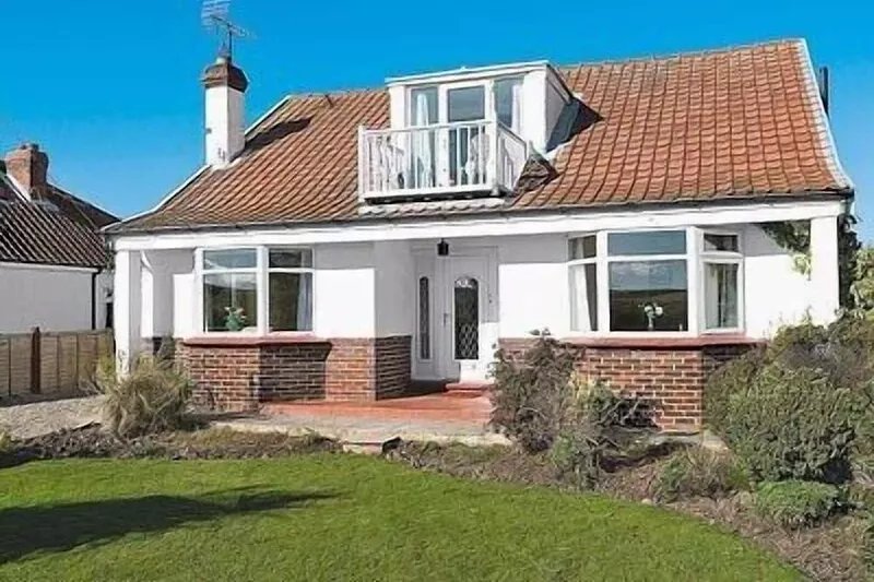 With sea views, this light and airy holiday home is a great base for touring