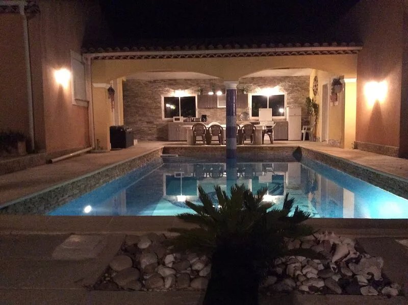 Large 250 m² villa, heated pool, exceptional view, 20 minutes from the beach