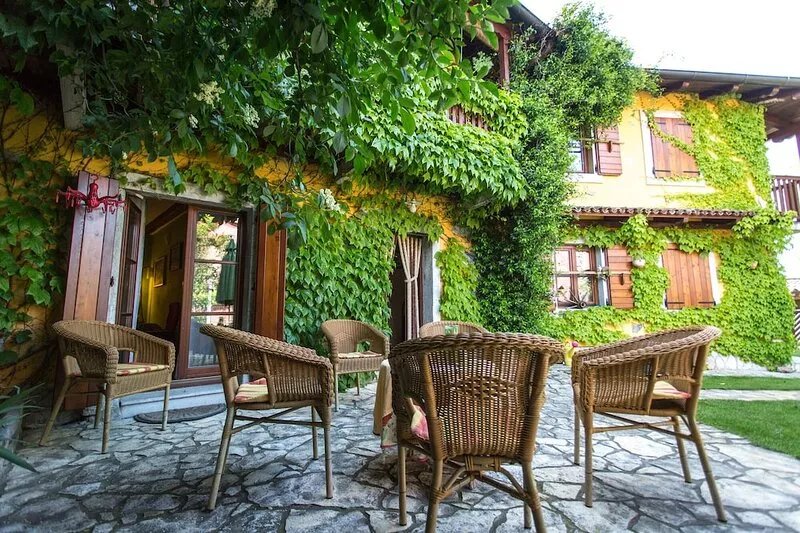 Rural charming cottage with caracter in the heart of Karsts vineyards