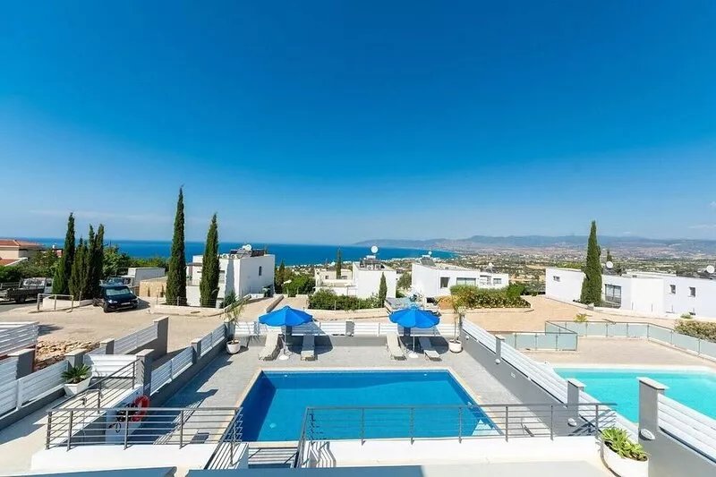 A luxury 3-Bed villa with spectacular sea views