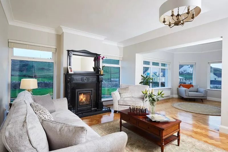 Stunning Private Villa in Doolin Village, Hot Tubs, Deck, Terraces Walled Garden