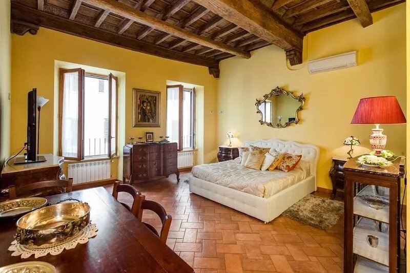 VATICAN EMPIRE NAVONA APARTMENT via. Paola 38 Rome