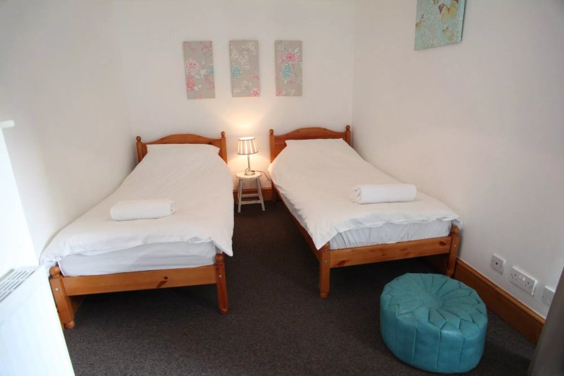 Foxholes Farm Cottages & Weddings