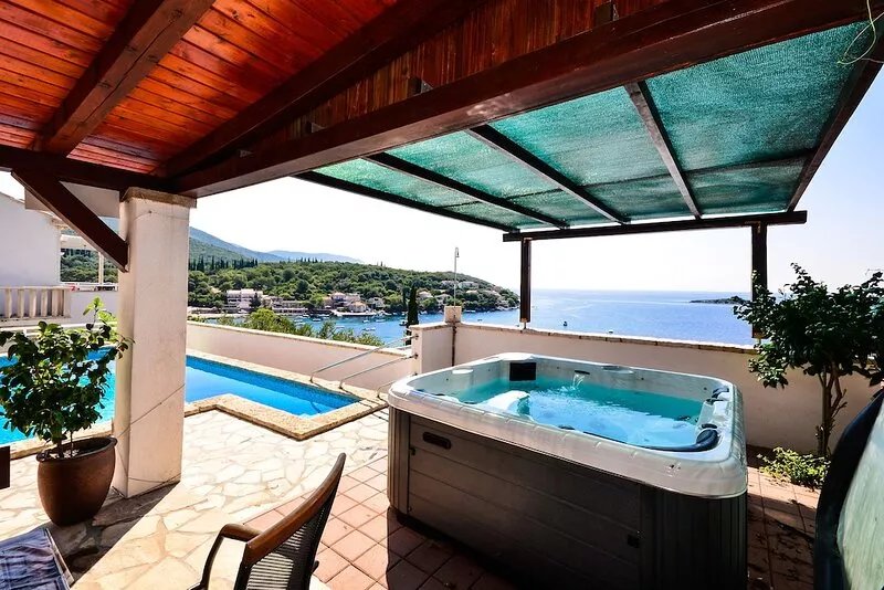 Extraordinary 3bed/3bath villa, with sea views,pool and hot tub for 8