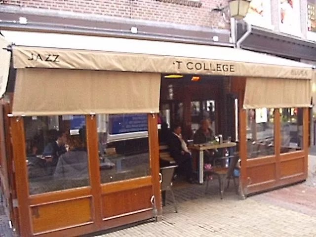 Cafe ‘t College