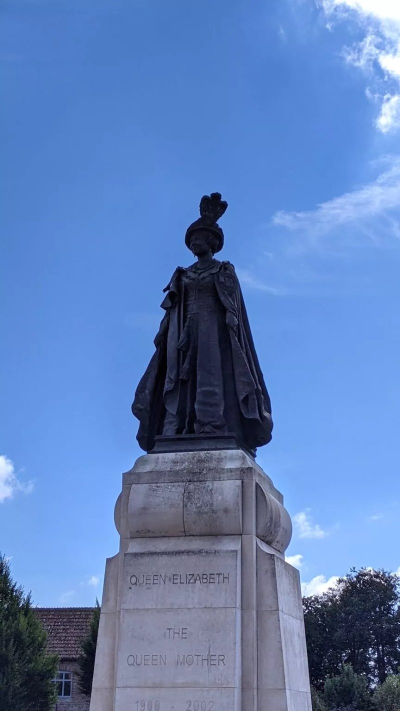 Statue Of Queen Elizabeth The Queen Mother