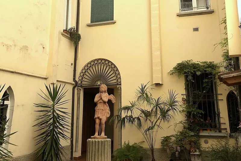 "Spacious and Elegant Apartment Full of Charm in Bologna's Historic Heart"