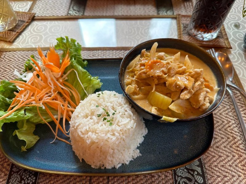 Thong Bai Thai Food
