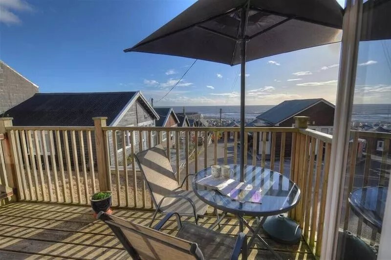 ST ANTON, pet friendly, country holiday cottage in Lyme Regis