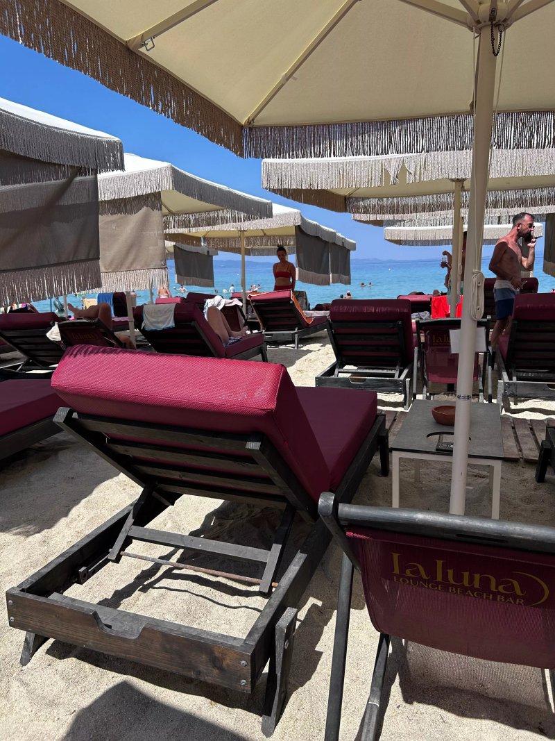 La Luna Beach Bar Restaurant