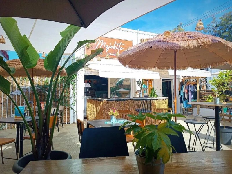 Mojokite Bar
