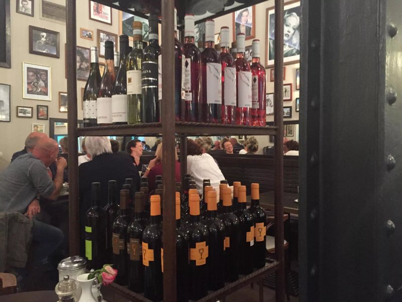 Fellini Cafe und Vinoteca