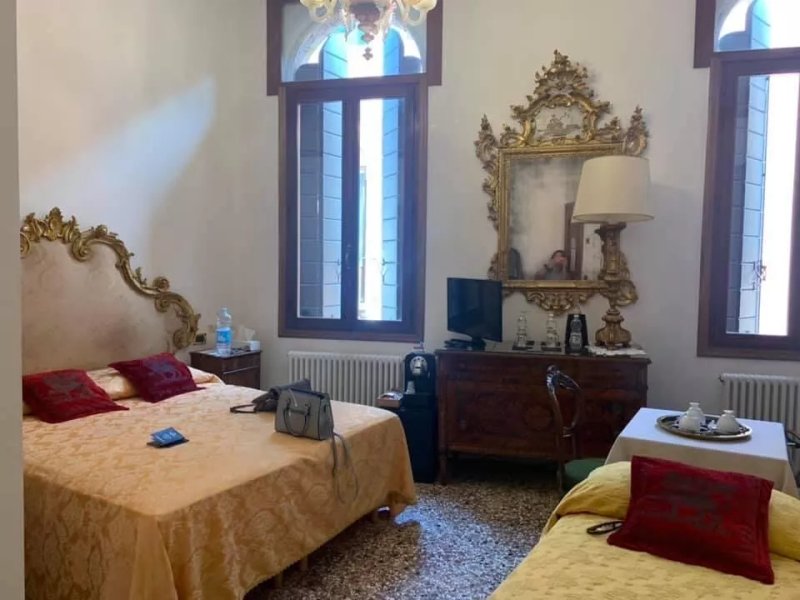 Luxury Venetian Rooms