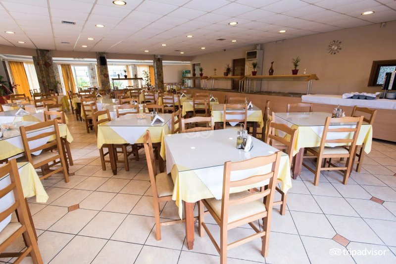 Village Inn Studios & Family Apartments