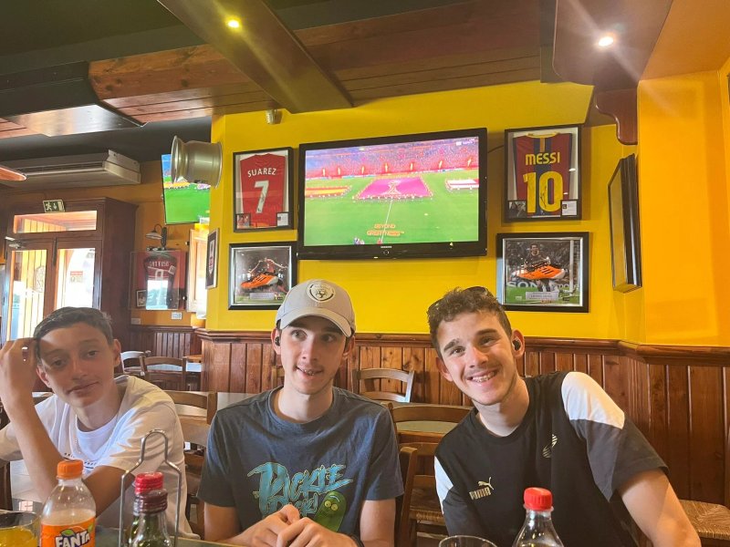 Universal Sport Bar & Restaurant