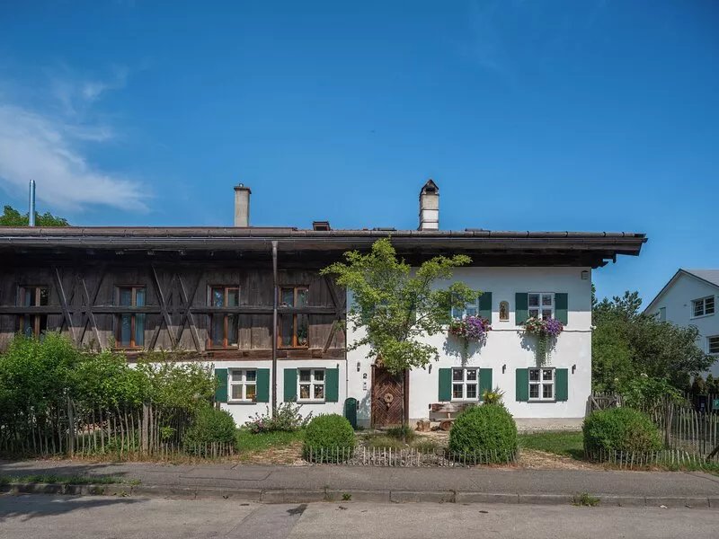 Historic Stohrerhof estate on Lake Ammersee with 1,000 m² garden for up to 11