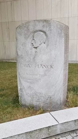 Max Planck Denkmal