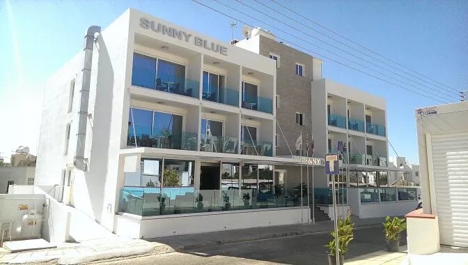 Sunny Blue Hotel