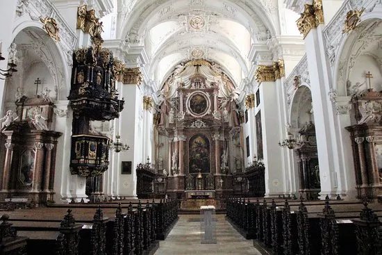 Alter Dom