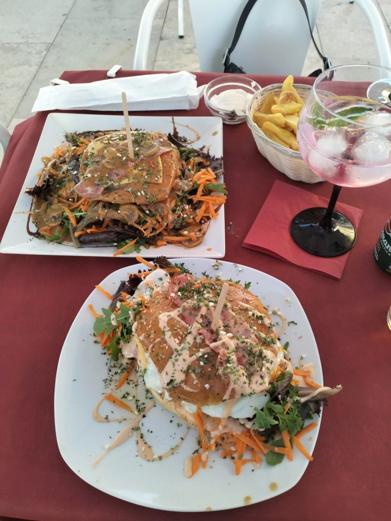bistro ugo Art Cafe