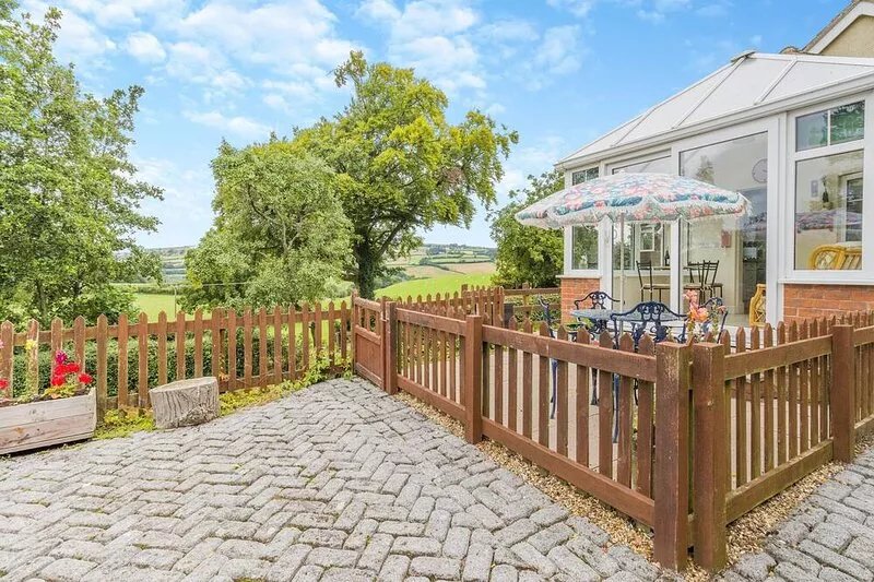 2 bedroom accommodation in Kingswood, near Kington