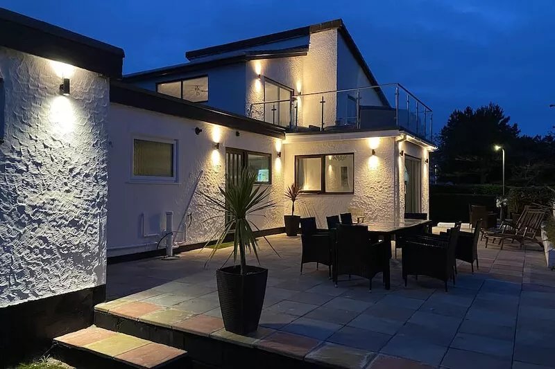Beautiful Beach house sleep13, 5 mins to beach&Hot Tub, games room, pets allowed