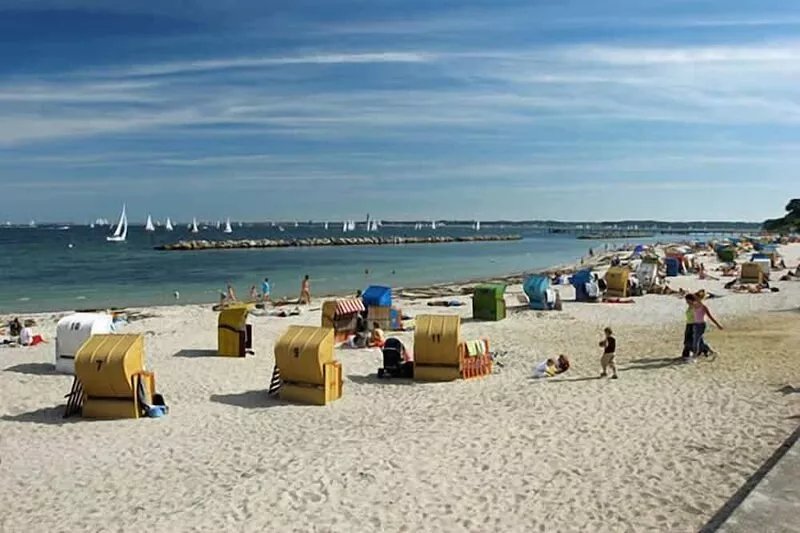Immediately on the beach!