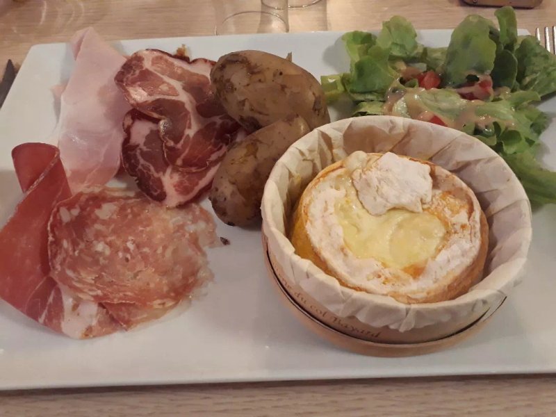 Les Alpes Bar Restaurant