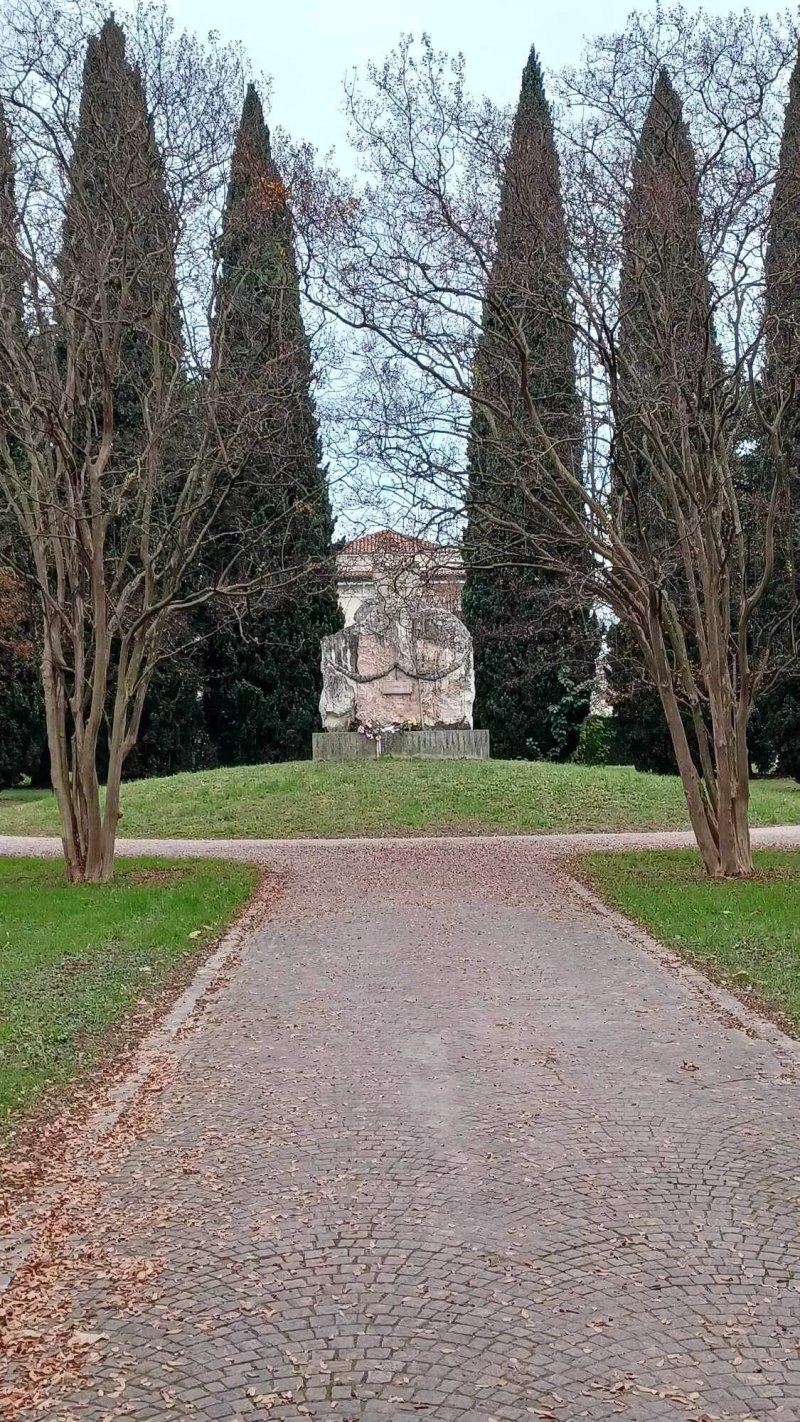 Monumento Ai Caduti Di Piazzola Sul Brenta
