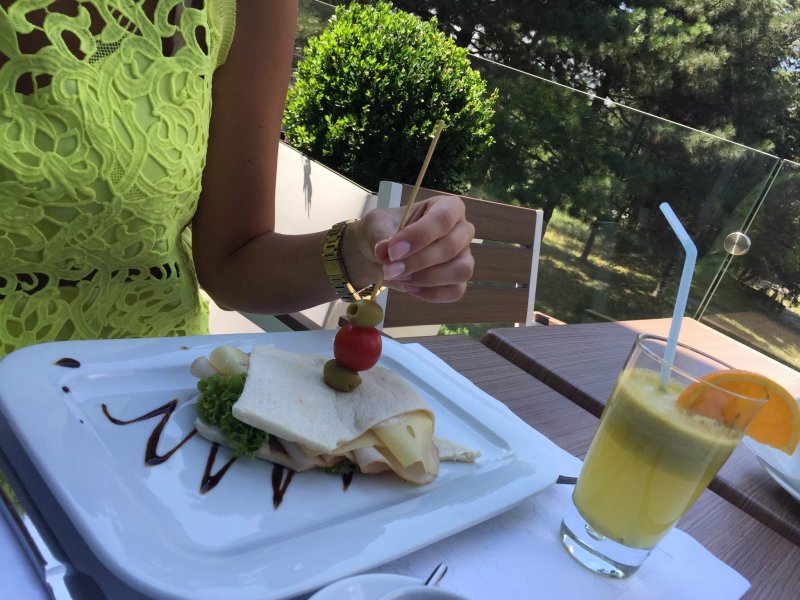 Afeliu Restaurant & Lounge