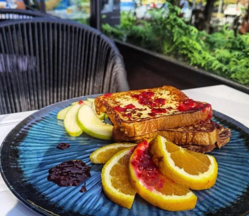 Diplomat Cafe & Restaurant