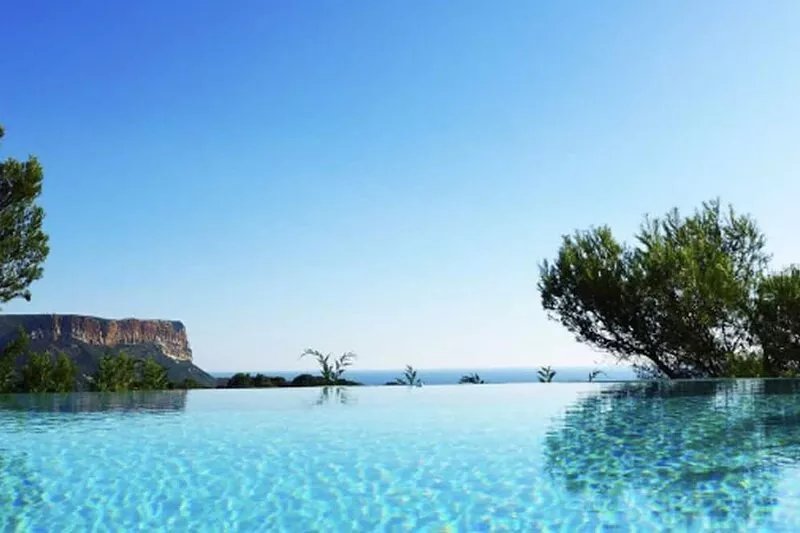 Appartement en rdc de  villa à Cassis , vue mer exceptionnelle, piscine chauffée
